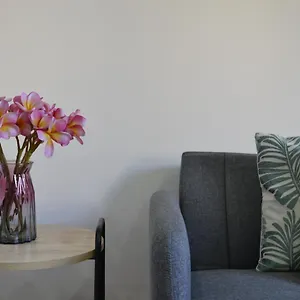 Urbana Apartment
